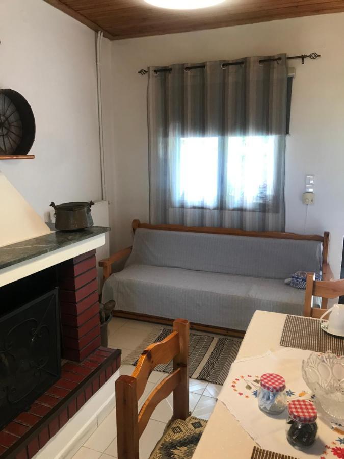 Gourgiana Apartments Andrítsaina Eksteriør bilde