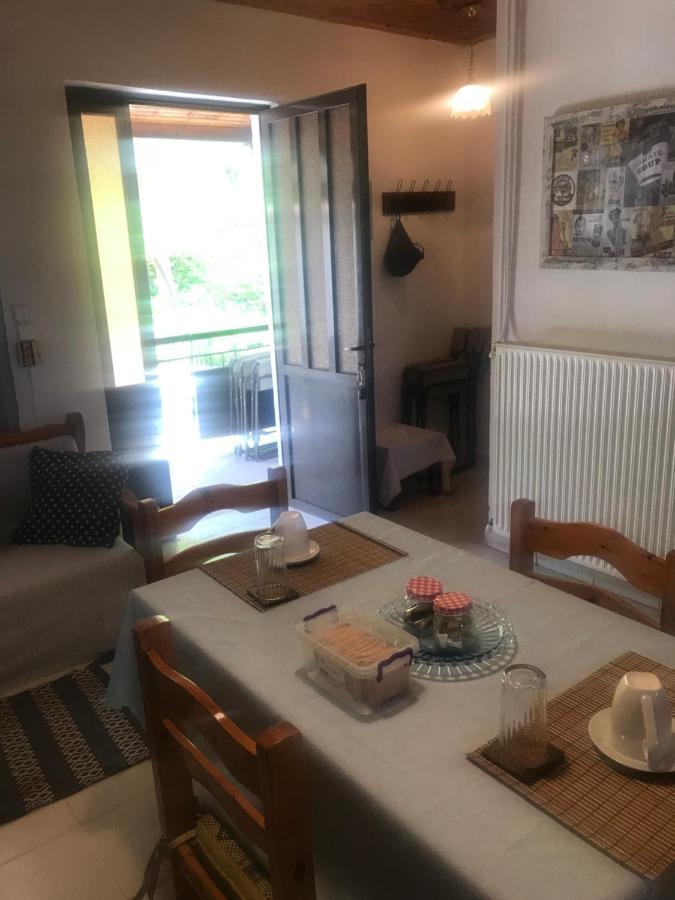 Gourgiana Apartments Andrítsaina Eksteriør bilde