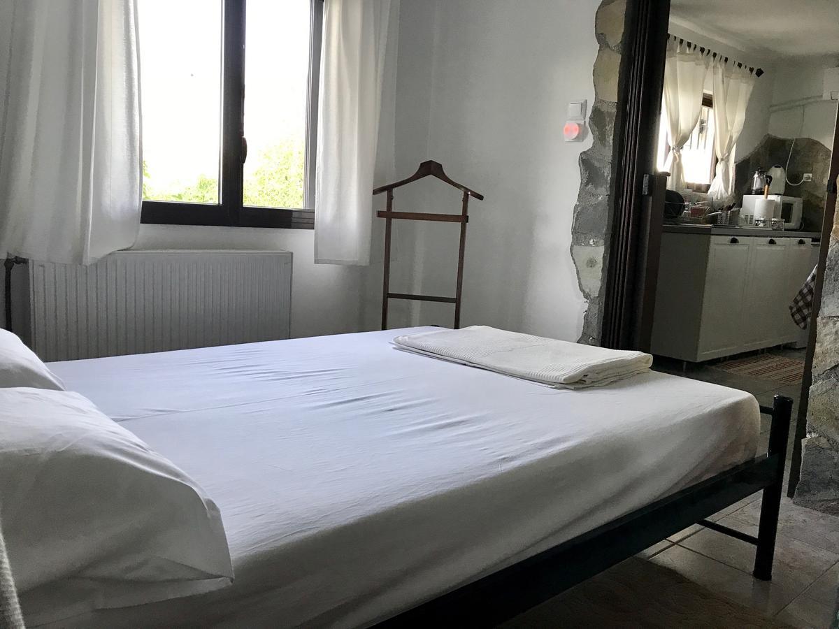 Gourgiana Apartments Andrítsaina Eksteriør bilde